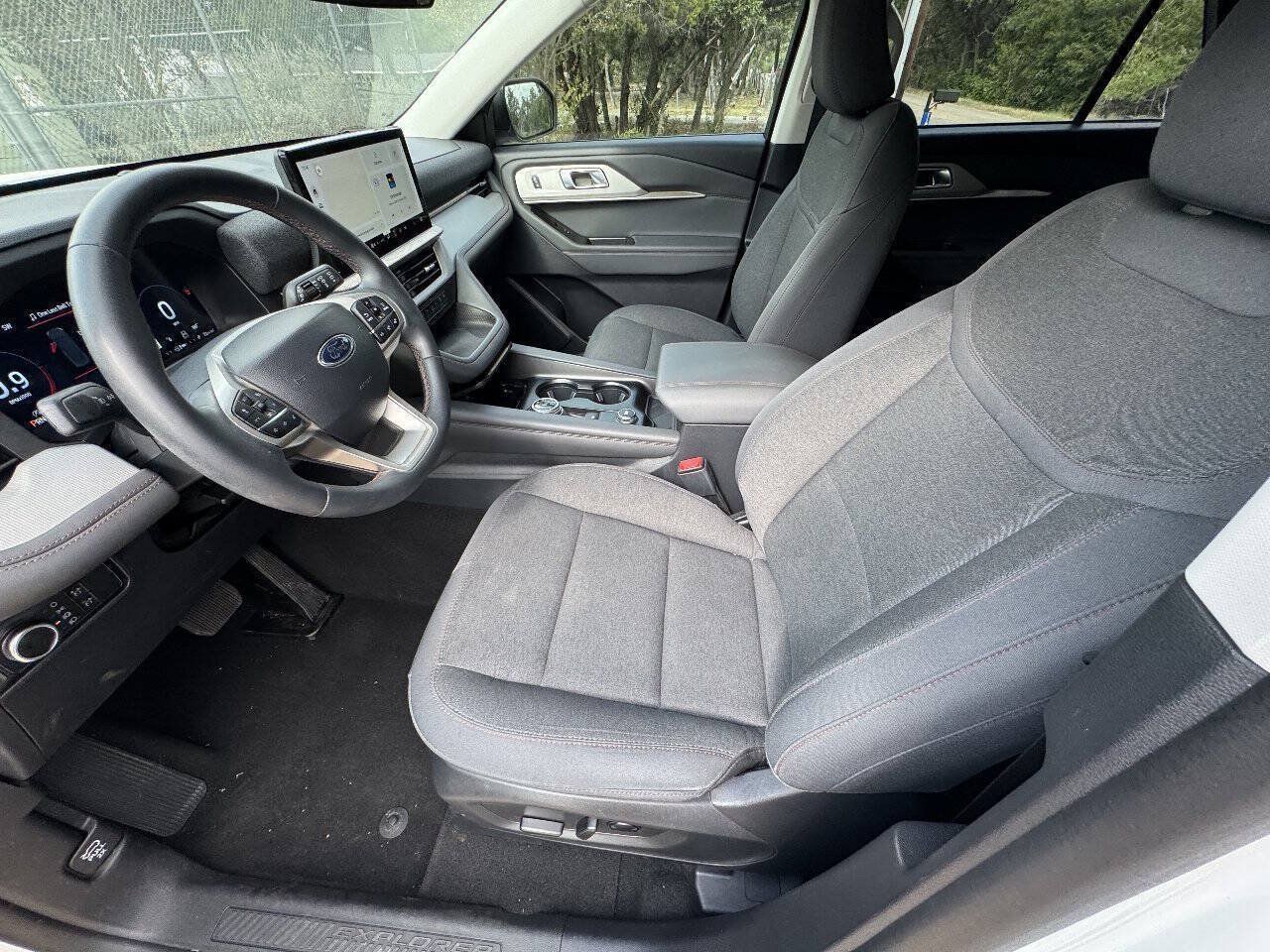 Used 2025 Ford Explorer Active RWD image 37