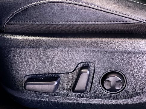 Certified 2025 Kia Seltos EX w/ EX Sunroof Package FWD image 17