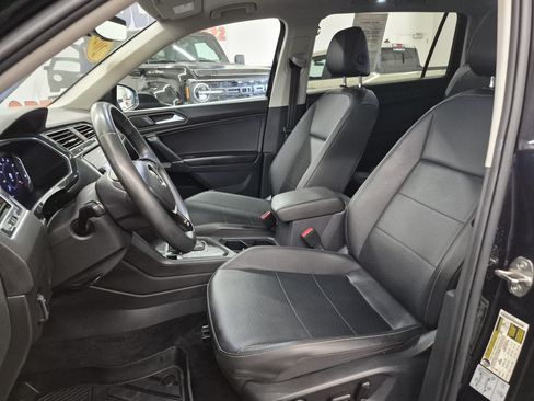 Used 2020 Volkswagen Tiguan SEL FWD image 11
