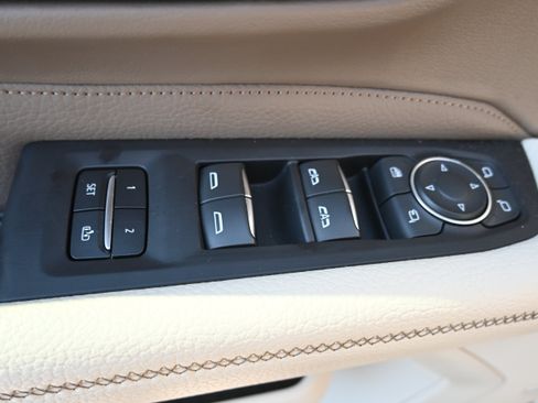 Used 2021 GMC Yukon XL Denali w/ Denali Premium Package AWD/4WD image 15