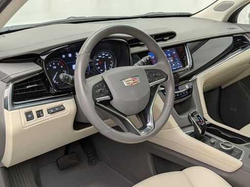 Used 2023 Cadillac XT6 Premium Luxury w/ Technology Package AWD/4WD image 9