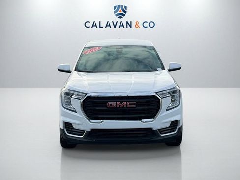 Used 2024 GMC Terrain SLE image 2