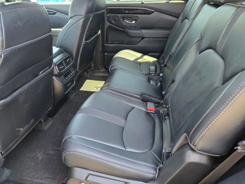 Certified 2024 Honda Pilot Touring image 18