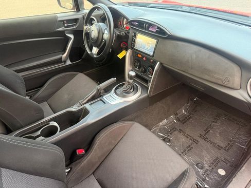 Used 2017 Toyota 86 RWD image 12