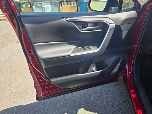 Used 2025 Toyota RAV4 XLE w/ Convenience Package image 22