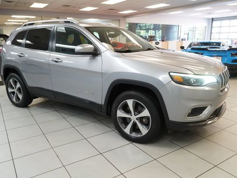 Used 2019 Jeep Cherokee Limited AWD/4WD image 16