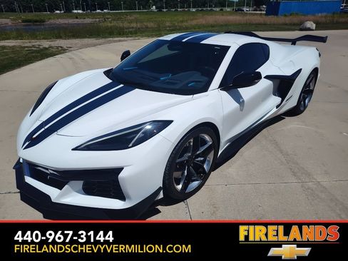 Used 2025 Chevrolet Corvette Z06 RWD image 1