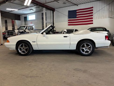 Used 1993 Ford Mustang LX RWD image 3