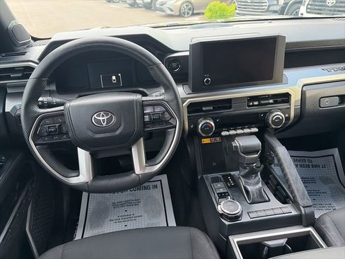 Used 2025 Toyota Tacoma SR5 AWD/4WD image 20
