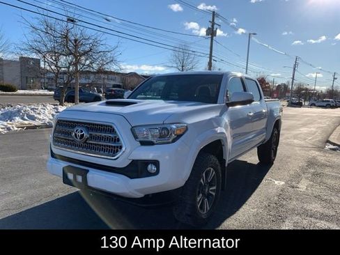 Used 2017 Toyota Tacoma TRD Sport image 10