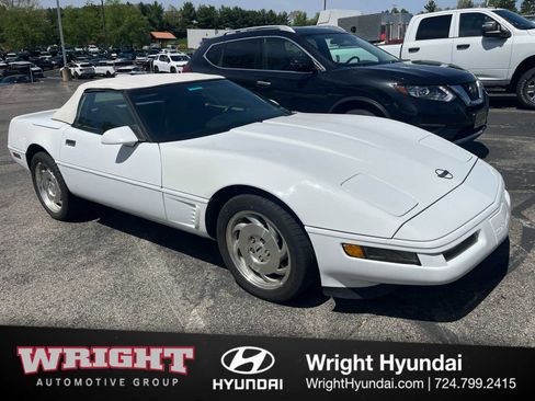 Used 1996 Chevrolet Corvette Convertible RWD image 2
