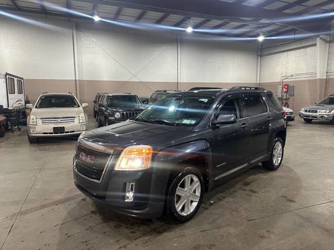 Used 2010 GMC Terrain SLE image 3