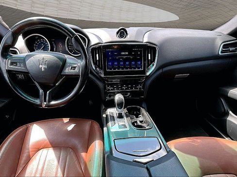 Used 2015 Maserati Ghibli RWD image 12
