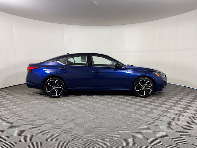 Used 2024 Nissan Altima 2.5 SR w/ SR Premium Package FWD image 8