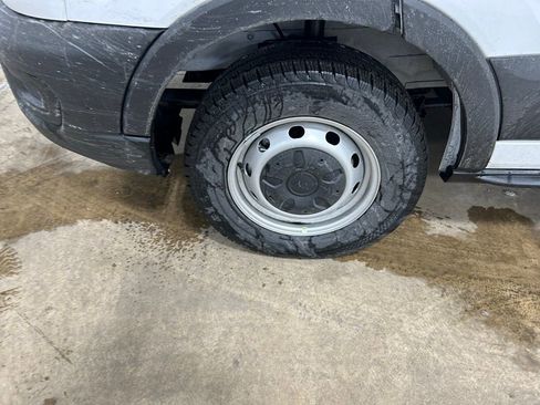 New 2025 Ford Transit 250 148 Medium Roof image 22