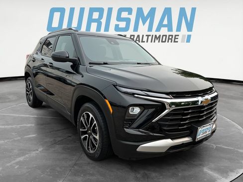 Used 2025 Chevrolet TrailBlazer LT FWD image 1