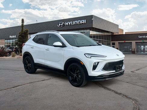 Used 2024 Buick Encore GX Sport Touring image 7