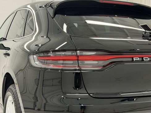 Certified 2026 Porsche Macan AWD/4WD image 18