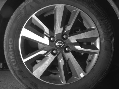 Used 2025 Nissan Versa SV FWD image 13