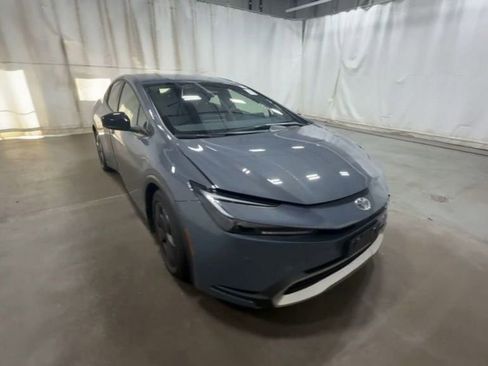 Used 2025 Toyota Prius Plug-In Hybrid FWD image 2