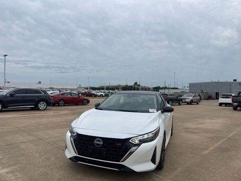Certified 2024 Nissan Sentra SR w/ SR Premium Package FWD image 5
