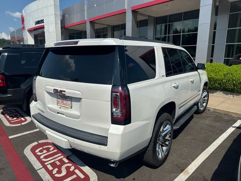 Used 2017 GMC Yukon SLT w/ Premium Edition AWD/4WD image 4