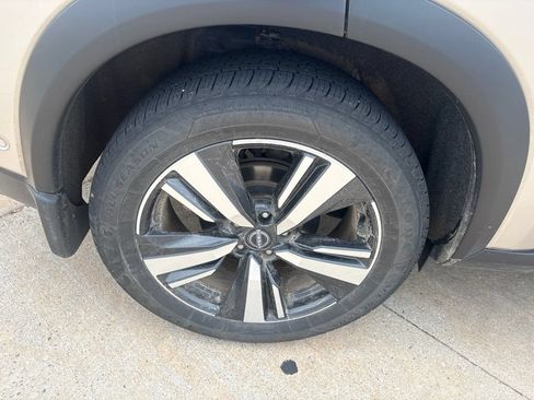 Used 2023 Nissan Rogue SL w/ SL Premium Package FWD image 3