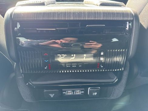 Used 2024 Jeep Wagoneer L Series III w/ Flexible Seating Group image 18