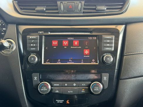 Used 2018 Nissan Rogue SV image 13