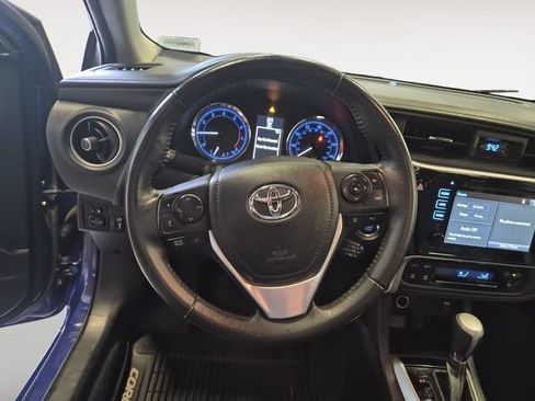 Used 2018 Toyota Corolla SE w/ SE Premium Package FWD image 13