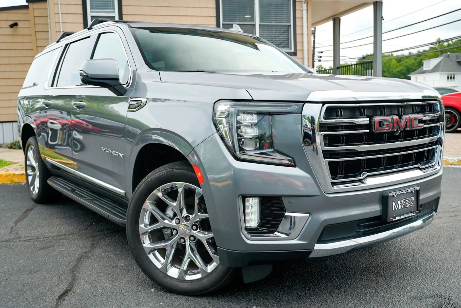 Used 2021 GMC Yukon XL SLT w/ Rear Media and Nav Package AWD/4WD image 3