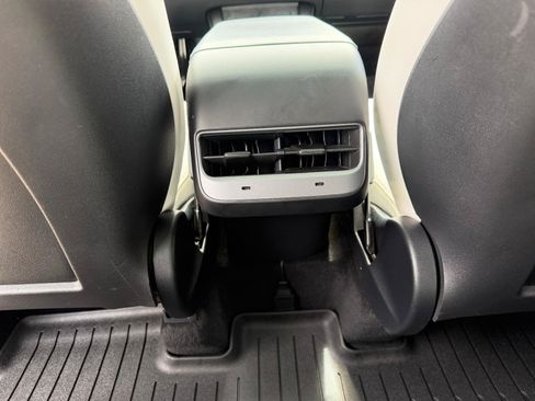 Used 2024 Tesla Model Y Long Range AWD/4WD image 22