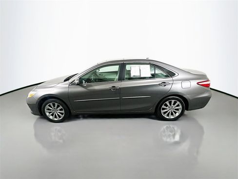 Used 2017 Toyota Camry XLE image 4