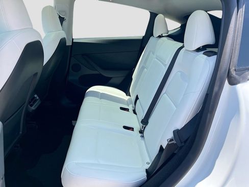 Used 2024 Tesla Model Y Long Range AWD/4WD image 24