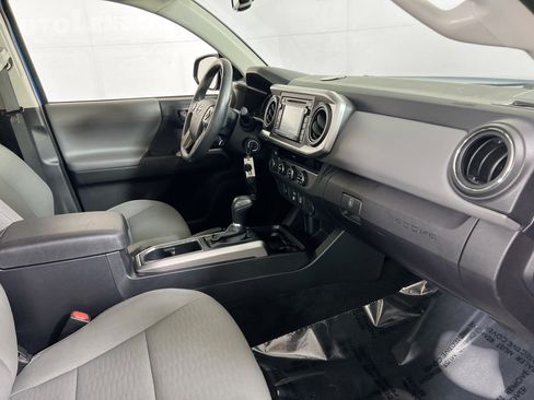Used 2018 Toyota Tacoma SR5 AWD/4WD image 26