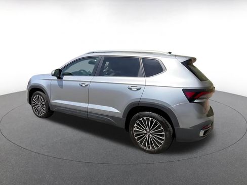 Used 2025 Volkswagen Taos SE image 10