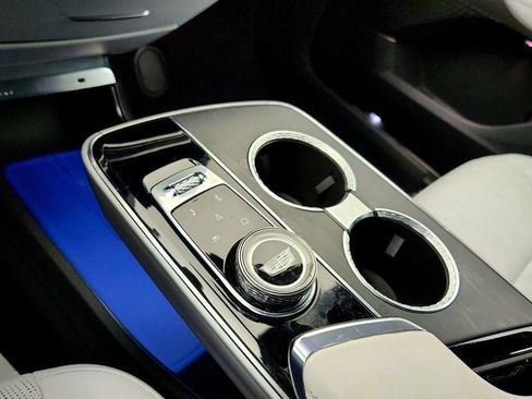 Used 2024 Cadillac Lyriq Luxury image 16