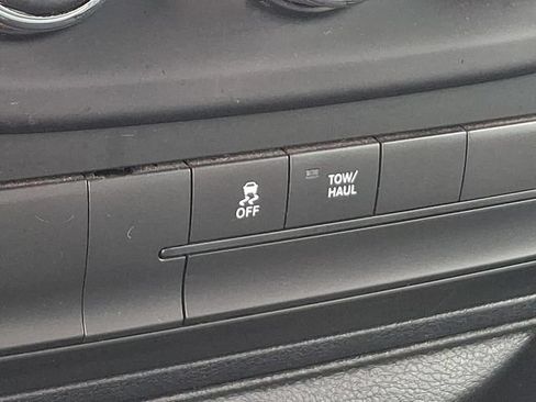 Used 2018 RAM 1500 Express AWD/4WD image 16