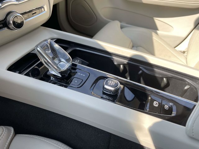 Used 2023 Volvo XC60 B6 Ultimate w/ Protection Package Premier AWD/4WD image 34