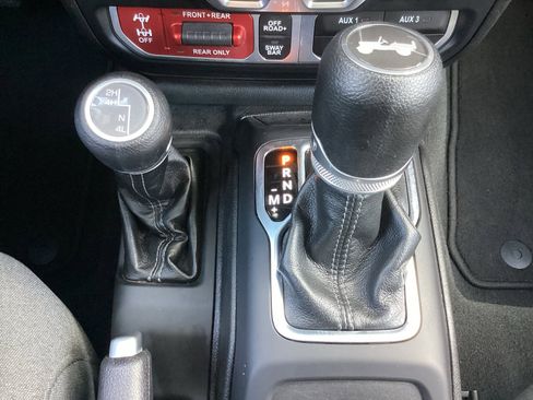 Used 2024 Jeep Wrangler Unlimited Rubicon AWD/4WD image 23