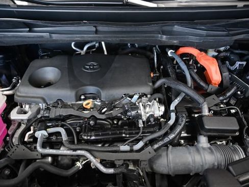 Certified 2025 Toyota Sienna LE AWD/4WD image 32