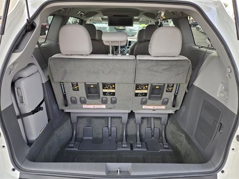 Used 2015 Toyota Sienna XLE Premium image 21