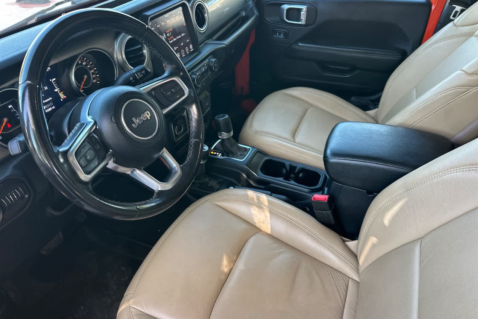 Used 2020 Jeep Gladiator Overland AWD/4WD image 14