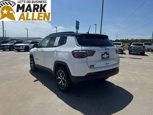 Used 2025 Jeep Compass Limited AWD/4WD image 4