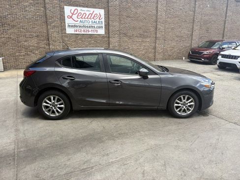 Used 2017 MAZDA MAZDA3 Sport FWD image 3