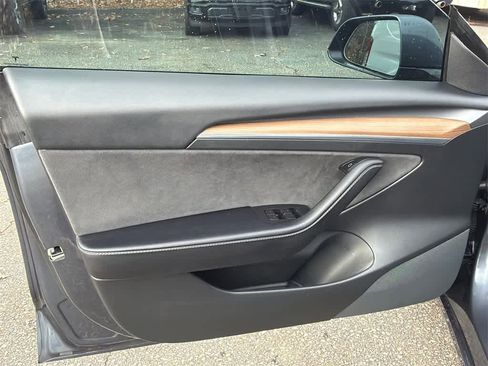 Used 2021 Tesla Model 3 Performance image 11