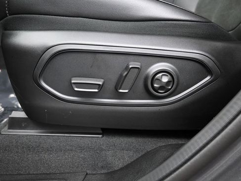 New 2025 Jeep Grand Cherokee Altitude image 13