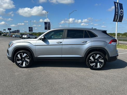 Used 2024 Volkswagen Atlas Cross Sport SE image 5