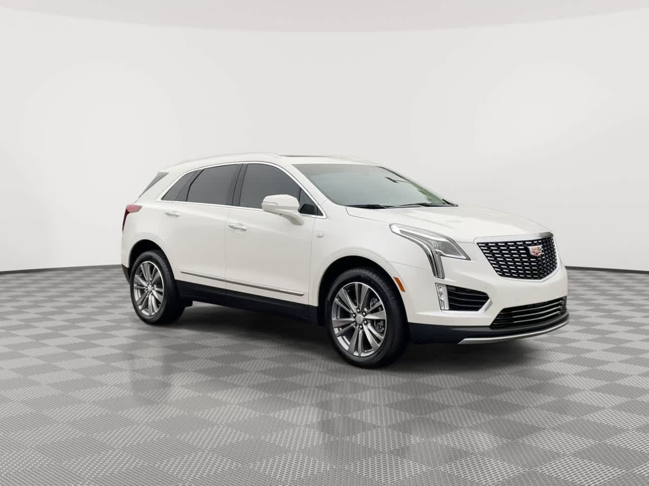 Certified 2025 Cadillac XT5 Premium Luxury AWD/4WD image 2