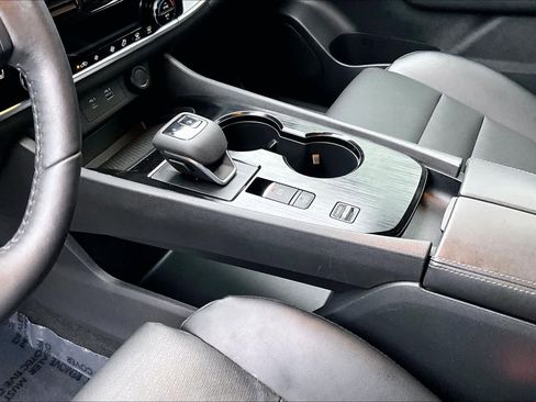 Used 2021 Nissan Rogue SV w/ Premium Package image 16